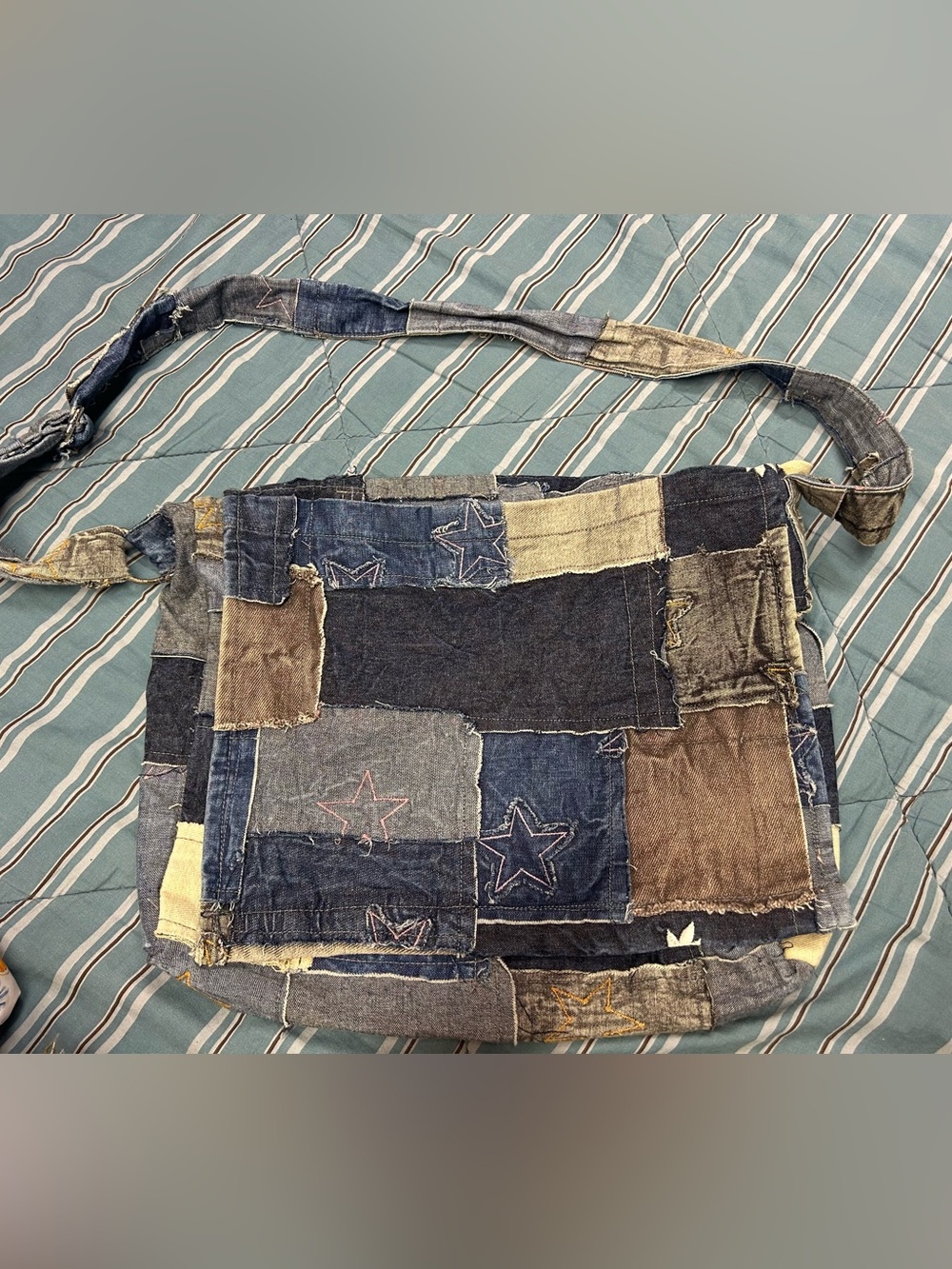 NEW Handmade Upcycled Patchwork Denim Star Messenger Crossbody Bag - Picture 2 of 9